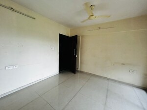 Room in 2 BHK Apartment at Seawoods – for Rent