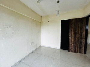 Room in 2 BHK Apartment at Seawoods – for Rent