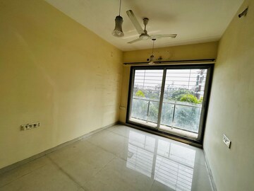 Room in 2 BHK Apartment at Seawoods – for Rent