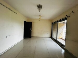 Room in 2 BHK Apartment at Seawoods – for Rent