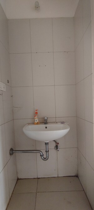 Bathroom in 3 BHK Apartment at Nanded City Asawari, Nanded – for Rent
