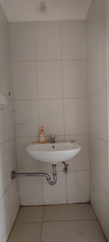Bathroom in 3 BHK Apartment at Nanded City Asawari, Nanded – for Rent