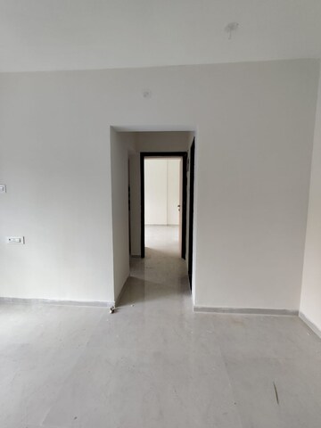Room in 1 BHK Apartment at Vaibhav Eastern Groves, Vikhroli East – for Sale