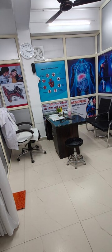  Shop For Rent in Gomti Nagar