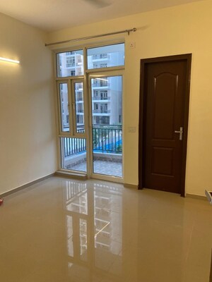Room in 3 BHK Apartment at Omaxe Waterscapes, Gomti Nagar – for Sale
