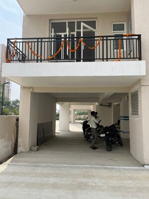 Parking in 3 BHK Apartment at Omaxe Waterscapes, Gomti Nagar – for Sale
