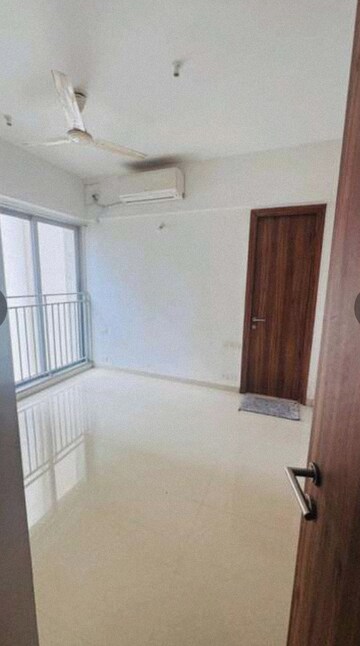 Room in 2 BHK Apartment at Kalpataru The Sunrise, Kolshet Road – for Rent