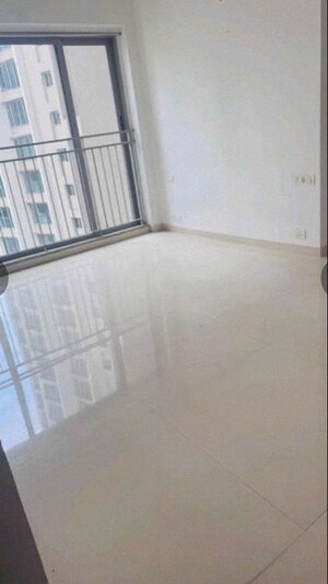 Room in 2 BHK Apartment at Kalpataru The Sunrise, Kolshet Road – for Rent