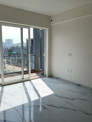 Room in 2.5 BHK Apartment at Smart World Gems, Sector 89 – for Rent