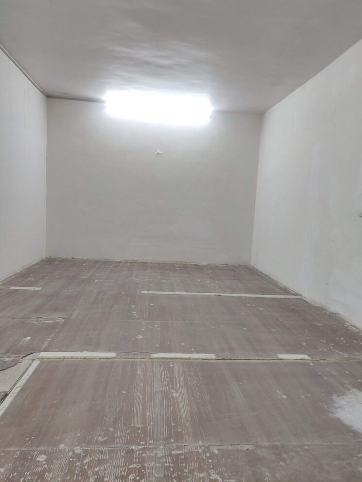 Team Area, malad west Commercial Office Space 800 Sq.Ft. In Malad West Mumbai 9324382