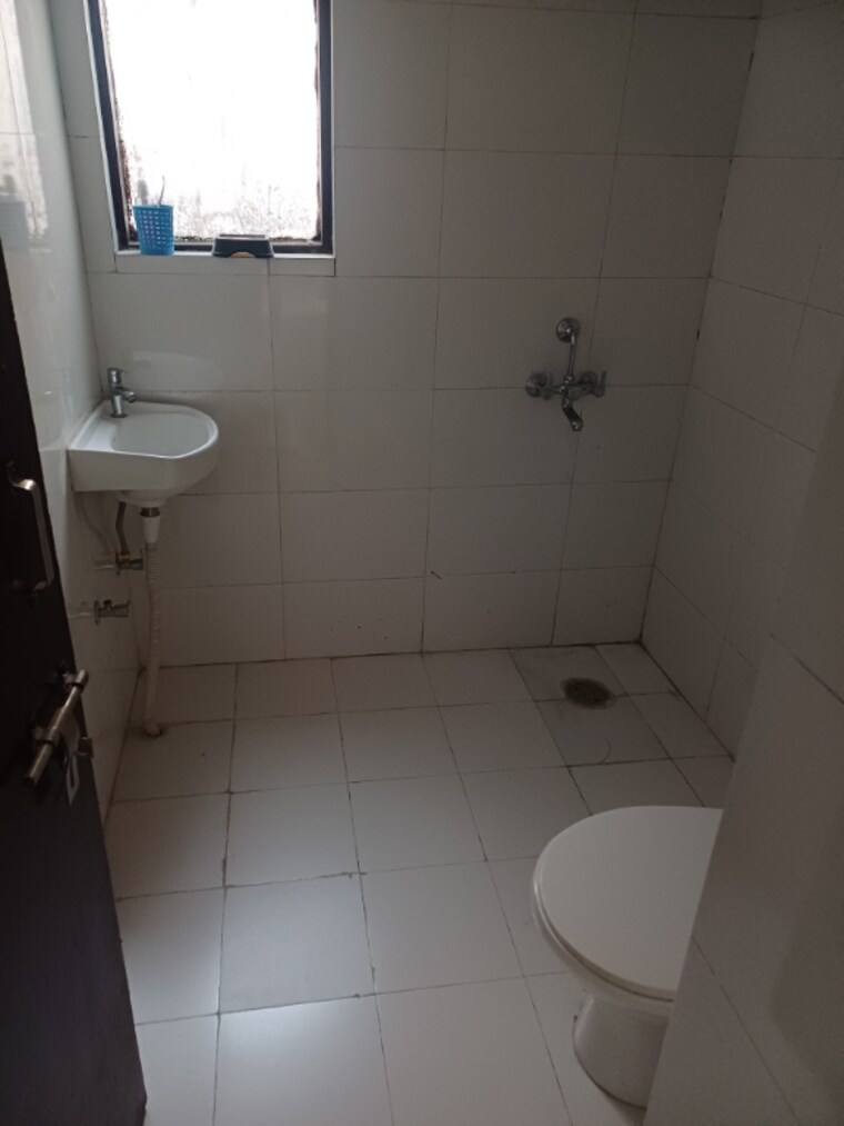Bathroom, amolik-sankalp 3 Bedroom 851 Sq.Ft. Apartment In Sector 85 Faridabad 9324401