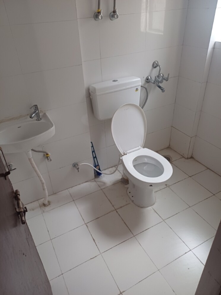 Bathroom, amolik-sankalp 3 Bedroom 851 Sq.Ft. Apartment In Sector 85 Faridabad 9324405