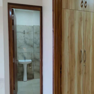 Building Lobby in 2 BHK Villa at Doon Trafalgar Extension, Aman Vihar – for Rent
