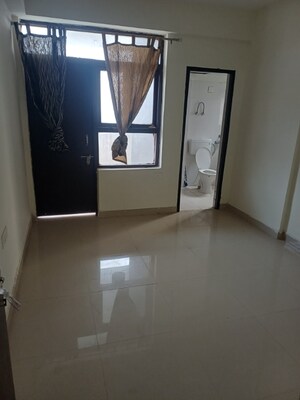 Room in 3 BHK Apartment at Amolik Sankalp, Sector 85 – for Rent