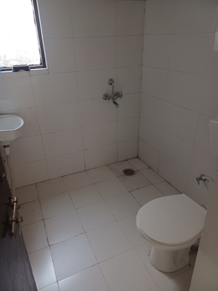 Bathroom, amolik-sankalp 1 Bedroom 424 Sq.Ft. Apartment In Sector 85 Faridabad 9324445