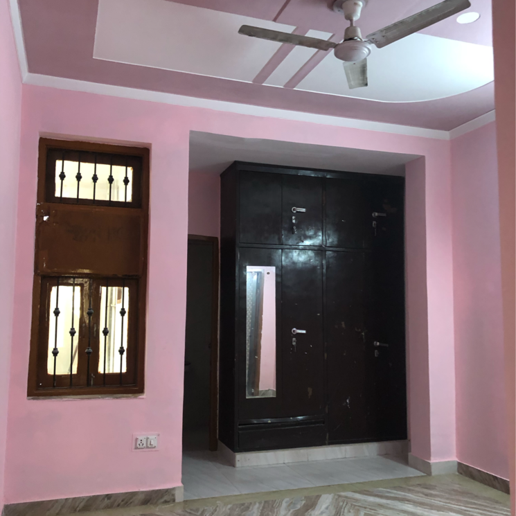 Room, sector 22b 2.5 Bedroom 1200 Sq.Ft. Villa In Sector 22b Gurgaon 9324479