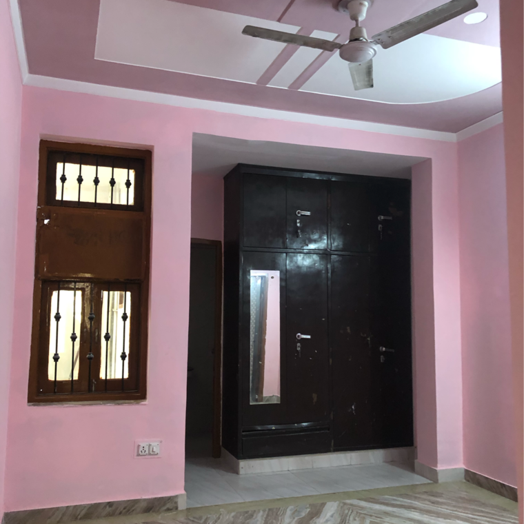 Room, sector 22b 2.5 Bedroom 1200 Sq.Ft. Villa In Sector 22b Gurgaon 9324479