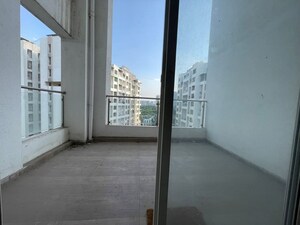 Room in 2 BHK Apartment at Kolte Patil Langston, Kharadi – for Rent