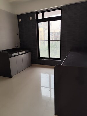 Room in 1 BHK Apartment at Rustomjee Meridian, Kandivali West – for Rent