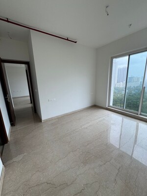 Room in 3 BHK Apartment at Lodha Amara, Kolshet Road – for Rent