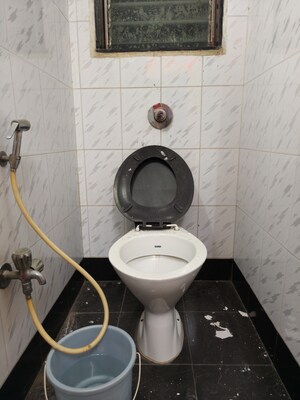 Bathroom in 1 BHK Apartment at Jaz Enclave CHS, Santacruz East – for Sale