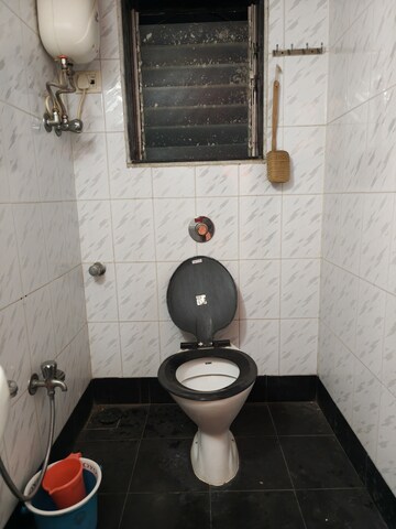 Bathroom in 1 BHK Apartment at Jaz Enclave CHS, Santacruz East – for Sale