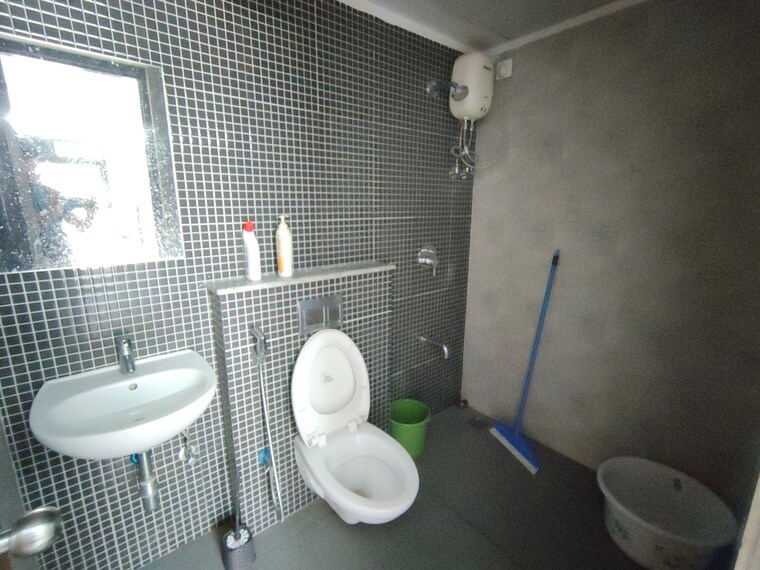 Bathroom, runwal-gardens-phase-2 1 Bedroom 510 Sq.Ft. Apartment In Dombivli East Thane 9324735