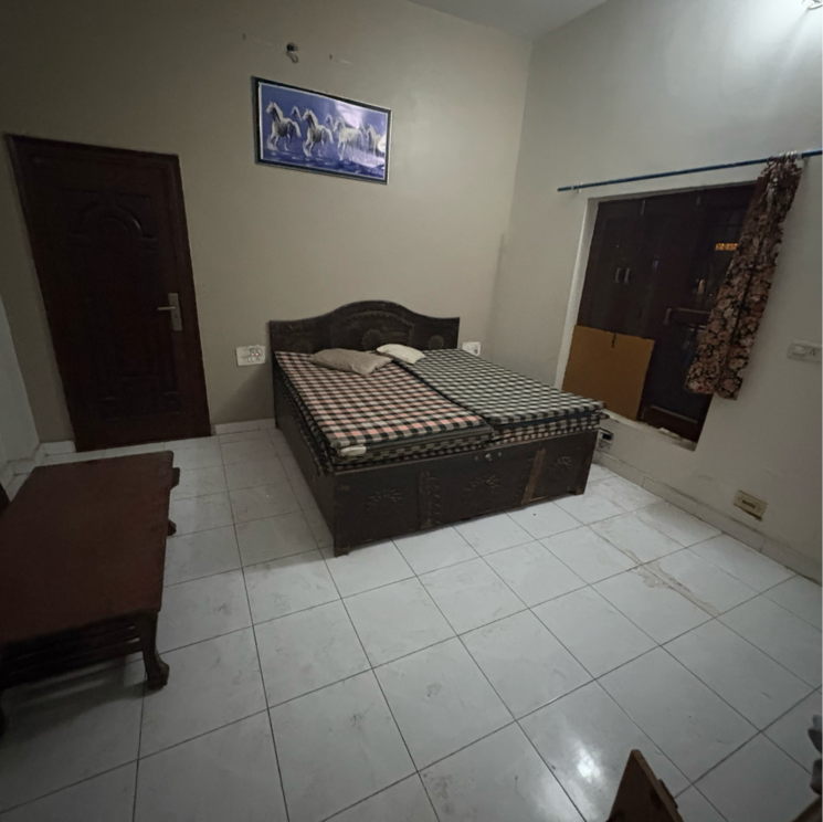 Bedroom, sector 9a 1 Bedroom 100 Sq.Ft. Penthouse In Sector 9a Bahadurgarh 9324753