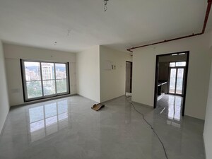 Room in 4 BHK Apartment at Khar West – for Sale