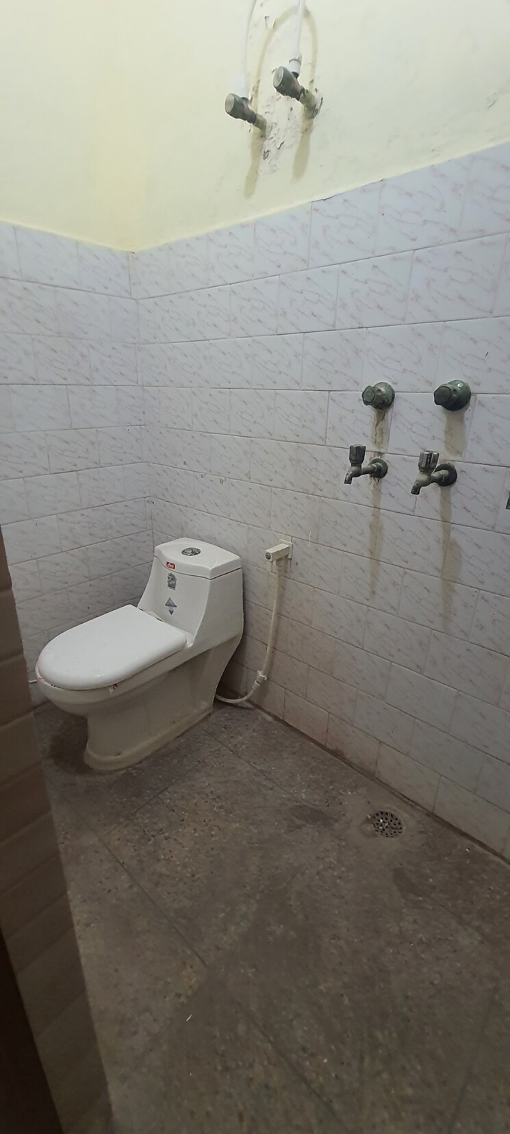 Bathroom, sector 3 1.5 Bedroom 540 Sq.Yd. Independent House In Sector 3 Faridabad 9324757