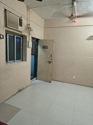 Furnished Amenities in Studio Apartment at Kurla West – for Rent
