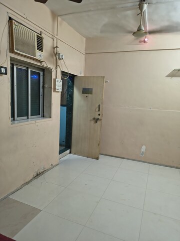 Furnished Amenities in Studio Apartment at Kurla West – for Rent