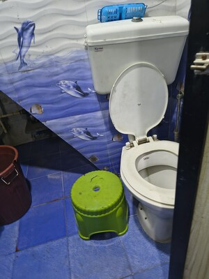 Master Bedroom in 1 BHK Villa at Kurla West – for Rent