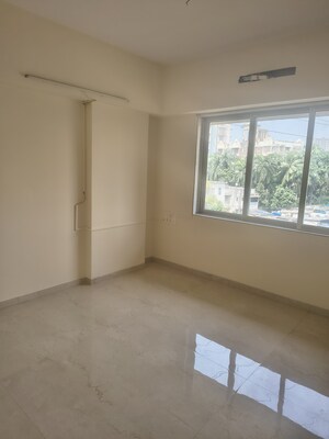 Room in 2 BHK Apartment at Kurla East – for Rent