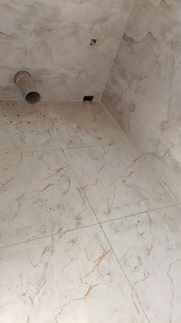 Bathroom in 3 BHK Apartment at Kundan Plaza, Chinar Park – for Sale