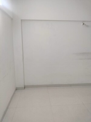 Room in 2 BHK Apartment at Pasaydan CHS Shaniwar Peth, Shaniwar Peth – for Rent