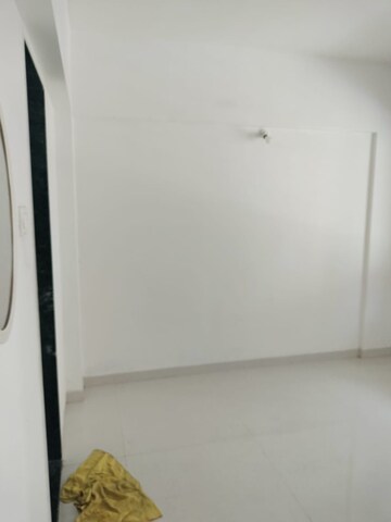 Room in 2 BHK Apartment at Pasaydan CHS Shaniwar Peth, Shaniwar Peth – for Rent