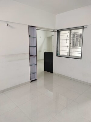 Room in 2 BHK Apartment at Pasaydan CHS Shaniwar Peth, Shaniwar Peth – for Rent