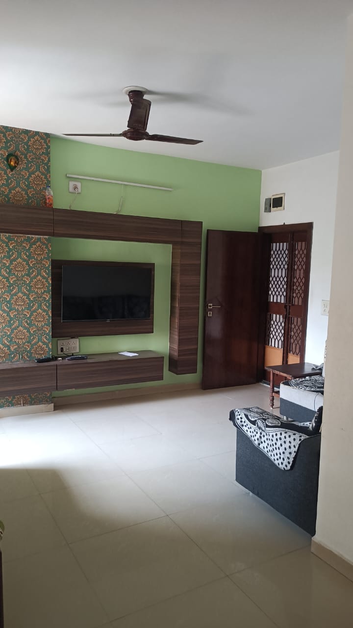 2 BHK + Servant Room Apartment For Rent in Vivaan Upvan