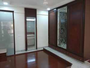 Master Bedroom in 4 BHK Apartment at Madhukunj Apartment Prabhadevi, Prabhadevi – for Rent