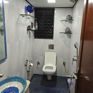 Bathroom in 4 BHK Apartment at Madhukunj Apartment Prabhadevi, Prabhadevi – for Rent