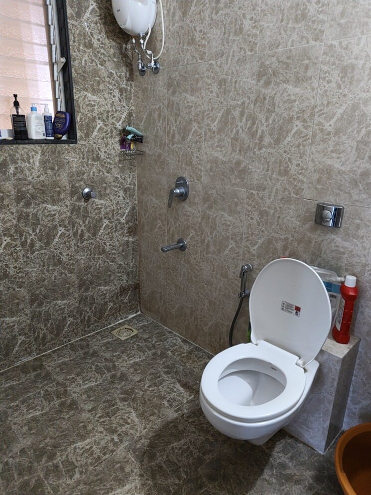 Attached Bathroom, madhukunj-apartment-prabhadevi 4 Bedroom 1550 Sq.Ft. Apartment In Prabhadevi Mumbai 9324895