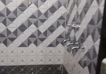 Bathroom in 1.5 BHK Builder Floor at Huda – for Rent