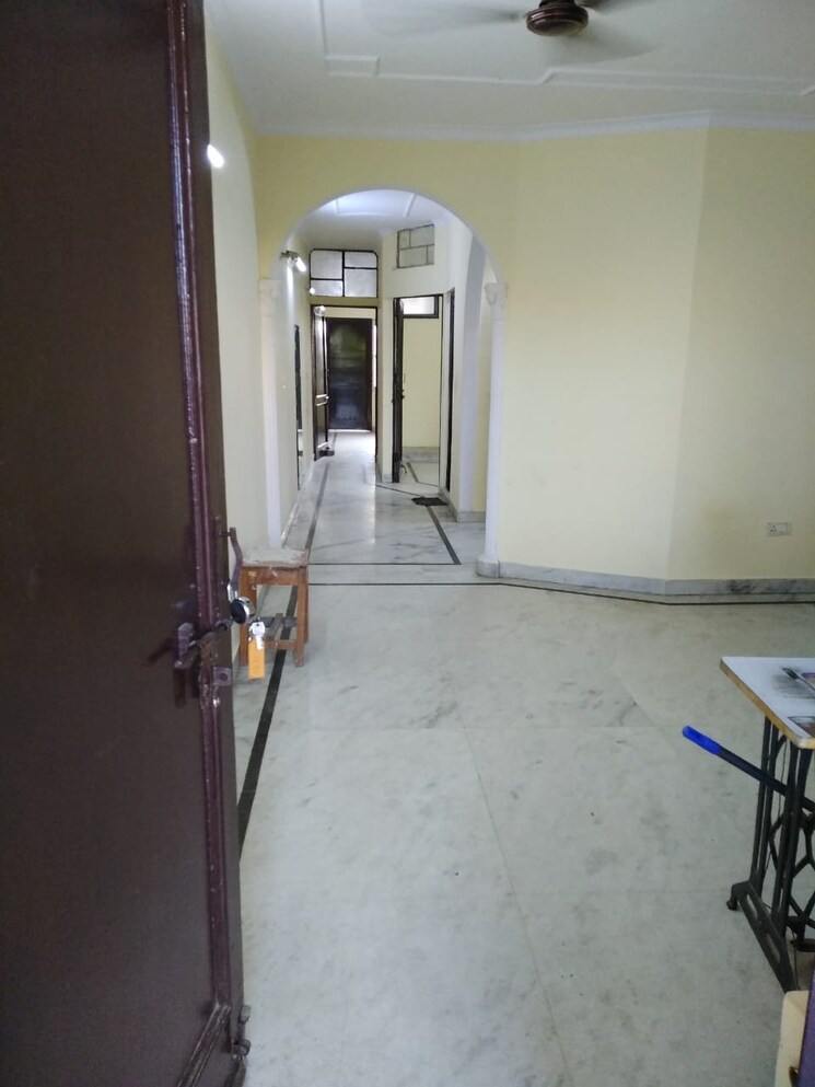 Room, lajpat nagar 4 2 Bedroom 1009 Sq.Ft. Builder Floor In Lajpat Nagar 4 Delhi 9324985