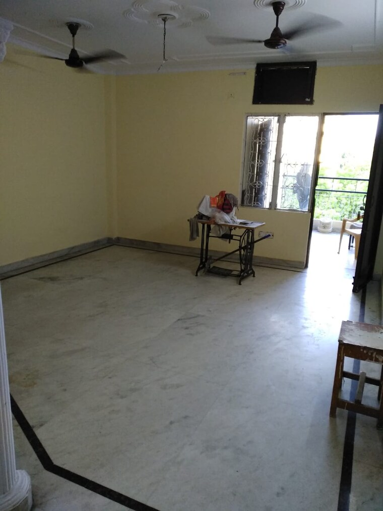  Parking, lajpat nagar 4 2 Bedroom 1009 Sq.Ft. Builder Floor In Lajpat Nagar 4 Delhi 9324985