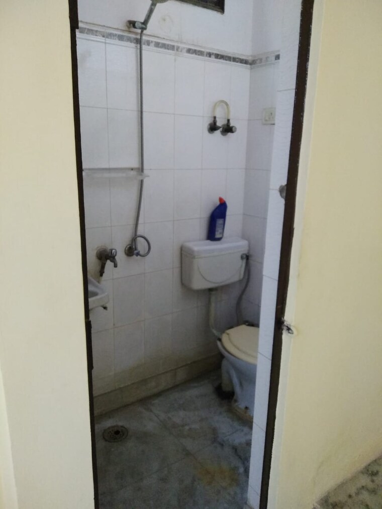 Bathroom, lajpat nagar 4 2 Bedroom 1009 Sq.Ft. Builder Floor In Lajpat Nagar 4 Delhi 9324985