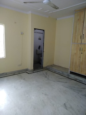 Room in 2 BHK Builder Floor at Lajpat Nagar 4 – for Rent