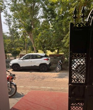 Parking in 2 BHK Independent House at Gomti Nagar – for Rent