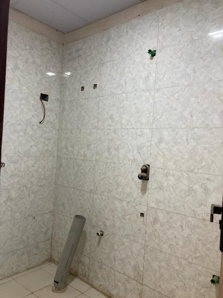 Bathroom, sector 12 greater noida 3 Bedroom 128 Sq.Yd. Villa In Sector 12 Greater Noida Greater Noida 9325005