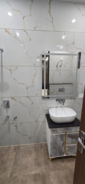 Bathroom in 1 BHK Apartment at Patiala Road – for Rent